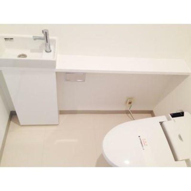 トイレ　※写真は同タイプ住戸です。