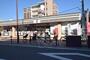 コンビニ　セブンイレブン　JR放出駅西店（コンビニ）まで198m