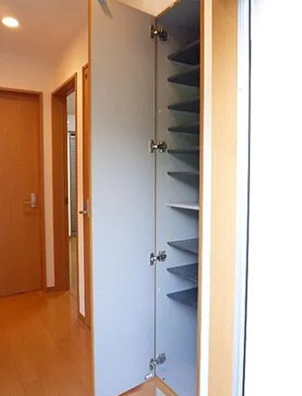 玄関　別部屋の画像を使用しております。