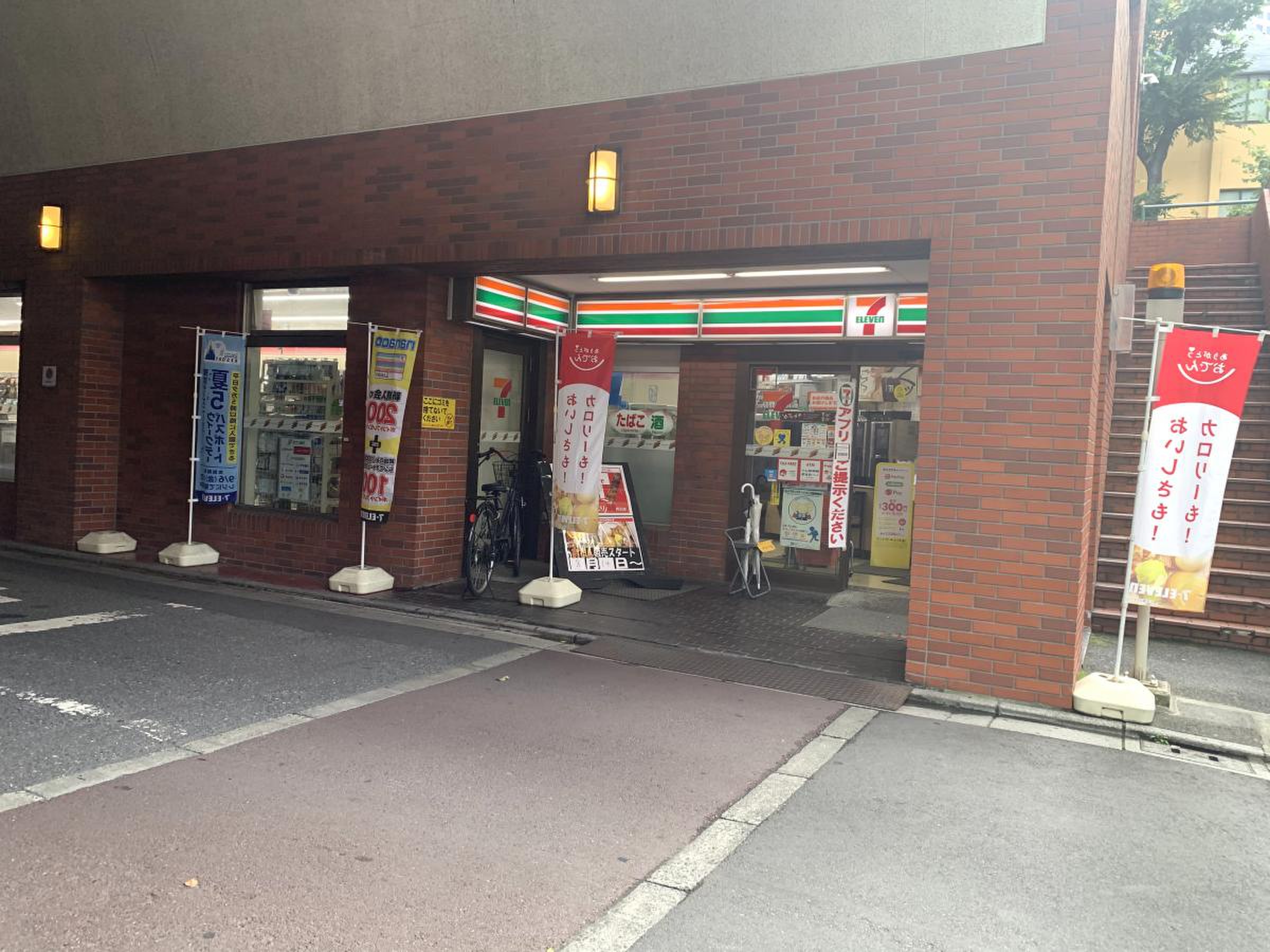 コンビニ　セブンイレブン渋谷代々木2丁目店（コンビニ）まで388m