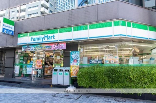 その他　【コンビニエンスストア】ファミリーマート　新川中央大橋店（その他）まで304m