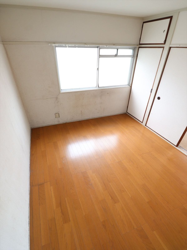 その他　6帖の洋室です