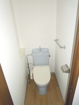ＪＲ中央線 八王子駅 徒歩4分 4階建 築28年のトイレ写真