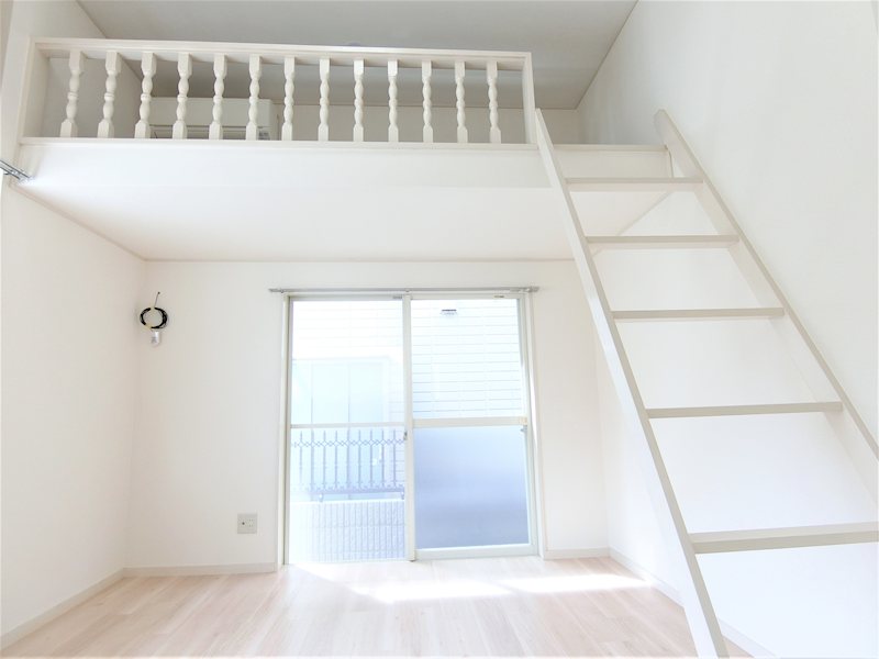 居室・リビング　ロフト付きで天井高能あるお部屋です