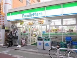 コンビニ　ファミリーマート 志村三丁目駅前店（コンビニ）まで210m