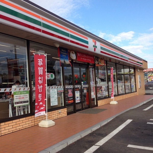 コンビニ　セブンイレブンつくば稲荷前店（コンビニ）まで854m