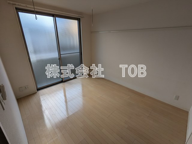 居室・リビング　※クリーニング中の撮影※