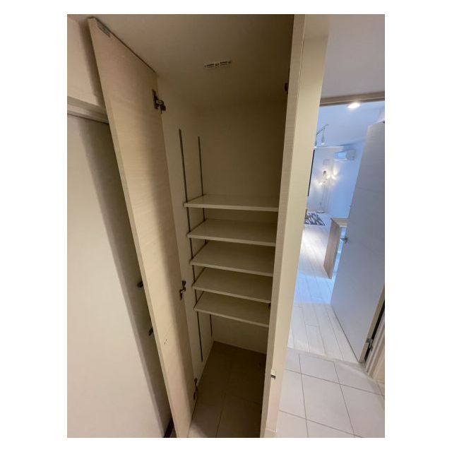 収納　玄関　※モデルルーム（家具・小物類などは