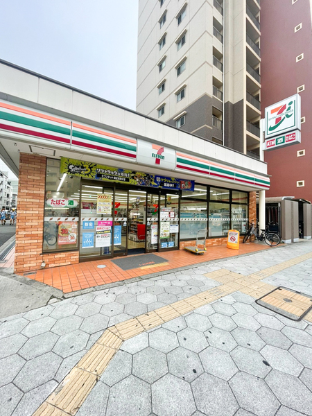 コンビニ　セブンイレブン大阪北堀江3丁目店（コンビニ）まで349m