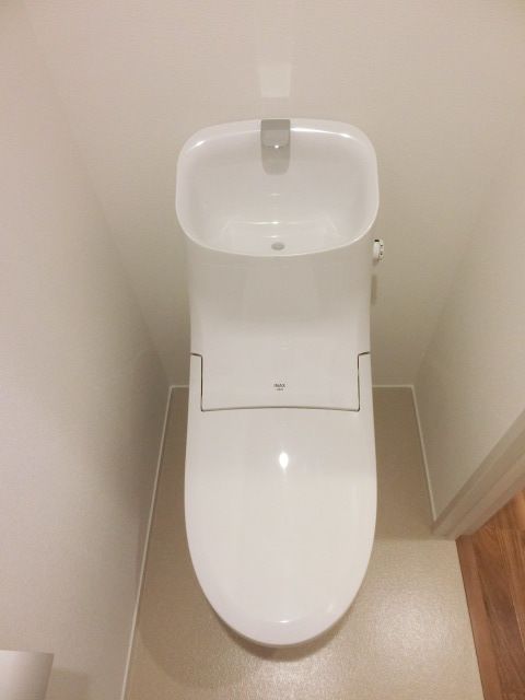 トイレ　温水洗浄便座付きトイレです