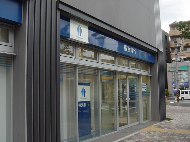 コンビニ　ファミリーマート（コンビニ）まで786m