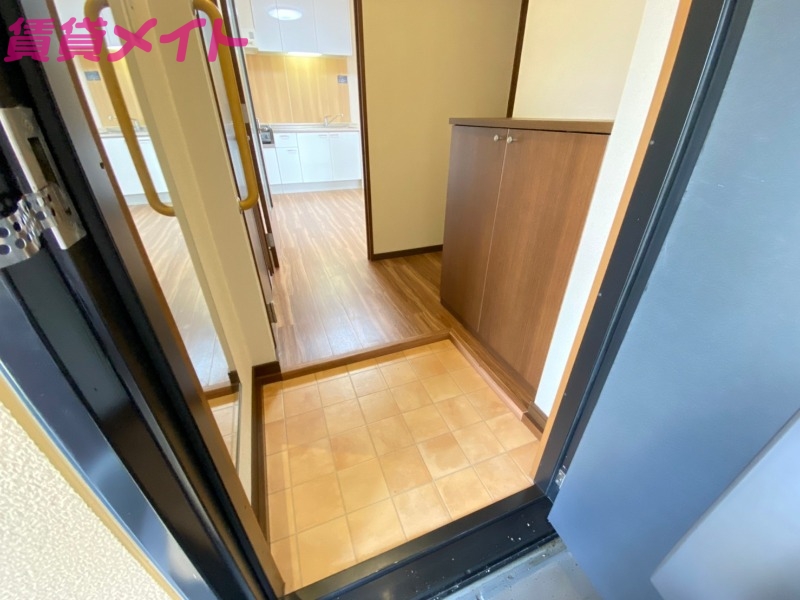 玄関　同物件別部屋参考写真です。