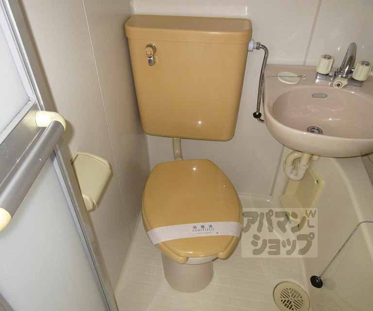 トイレ　お風呂と一体型です。