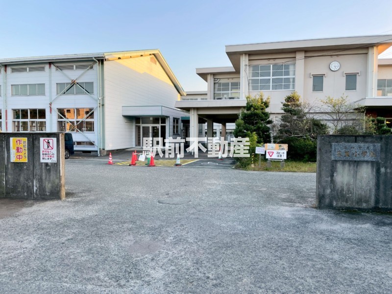小学校　基里小学校（小学校）まで300m