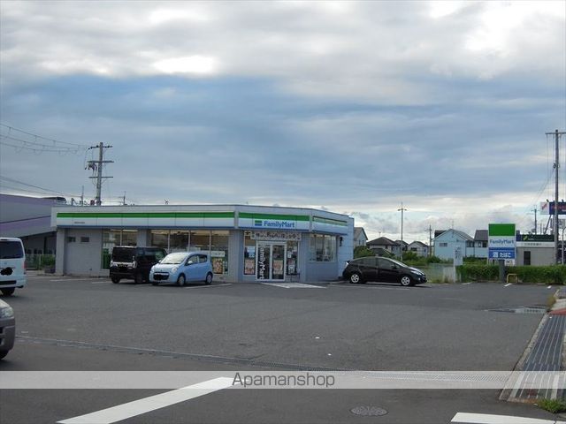 コンビニ　ファミリーマート（コンビニ）まで1046m