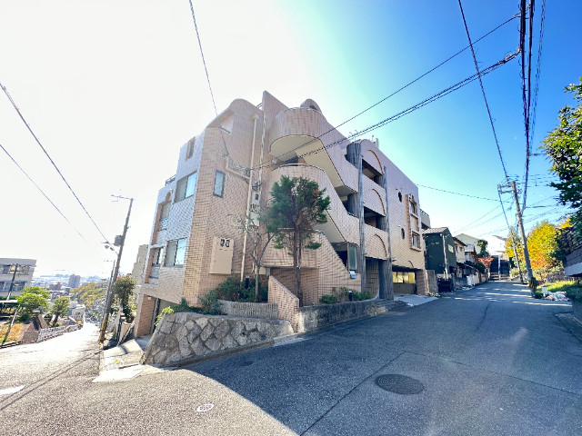 建物外観　御影山手の静かな住宅地