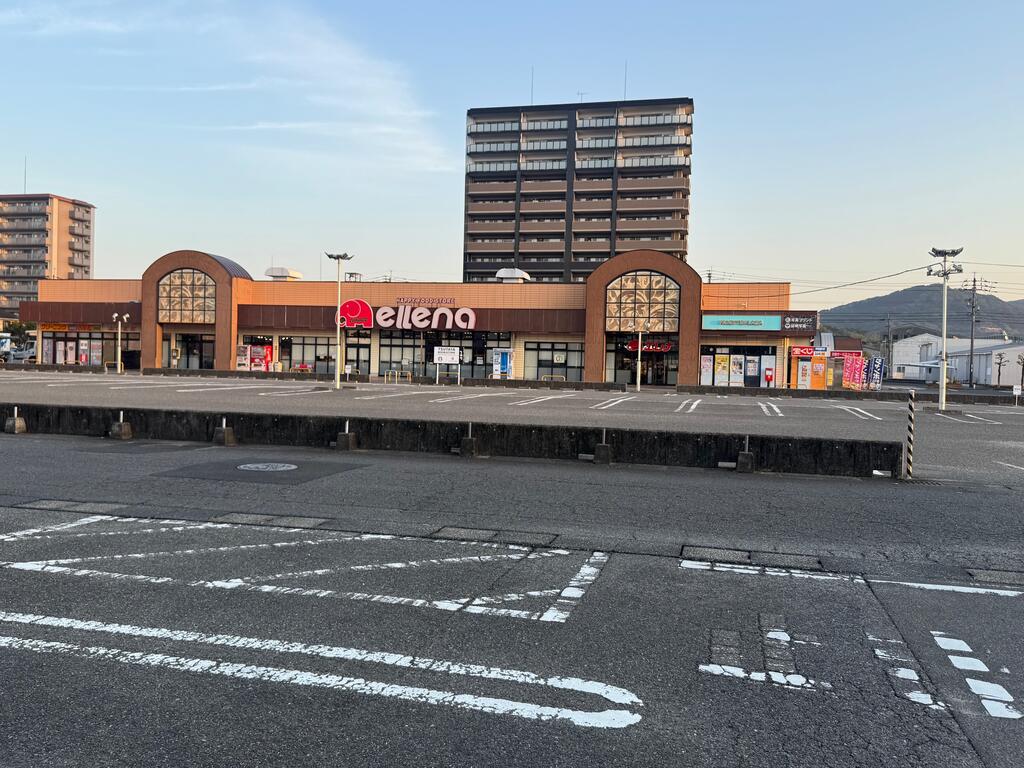 スーパー　エレナ伊万里店（スーパー）まで332m
