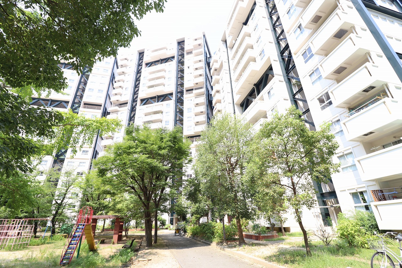 建物外観　阪神芦屋駅からバス約１０分若葉町バス停から徒歩約１分