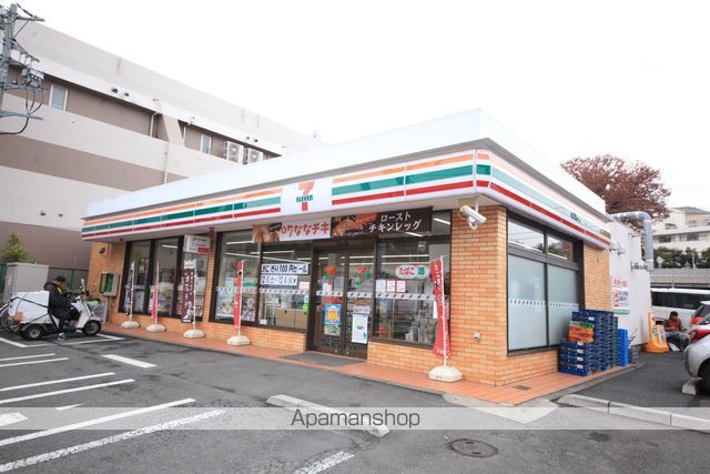 コンビニ　セブンイレブン（コンビニ）まで576m