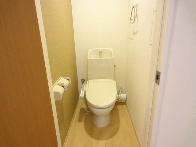 トイレ　同施工会社の別物件の写真なので写真はイメージです。