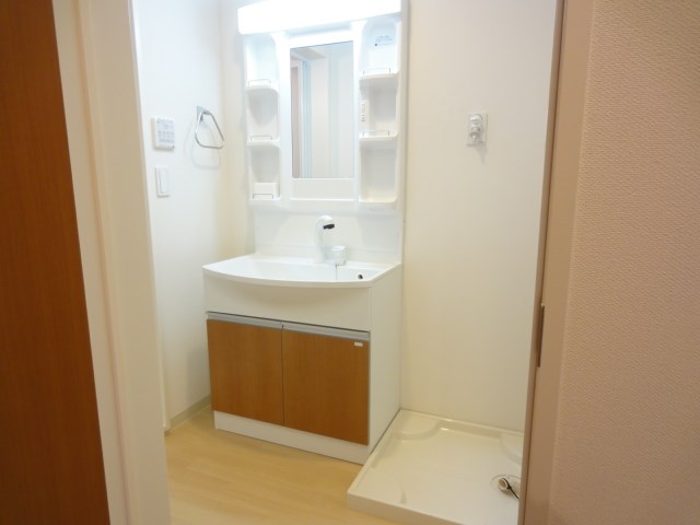洗面設備　同施工会社の別物件の写真なので写真はイメージです。