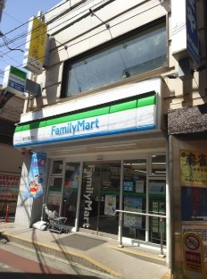 コンビニ　ファミリーマート旗の台駅前店（コンビニ）まで96m