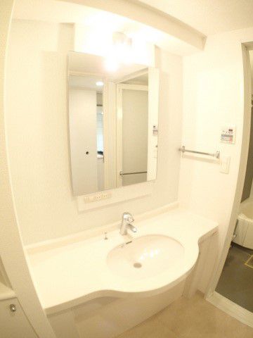 洗面設備　※別部屋の参考写真です。