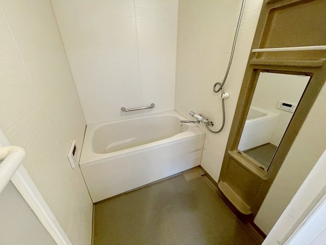 バス・シャワールーム　※同建物の類似写真となります。