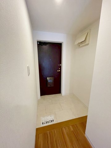 玄関　※同建物の類似写真となります。
