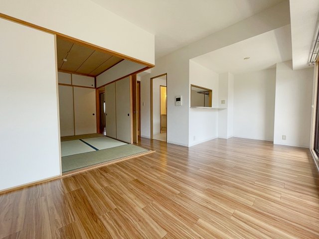 居室・リビング　※同建物の類似写真となります。