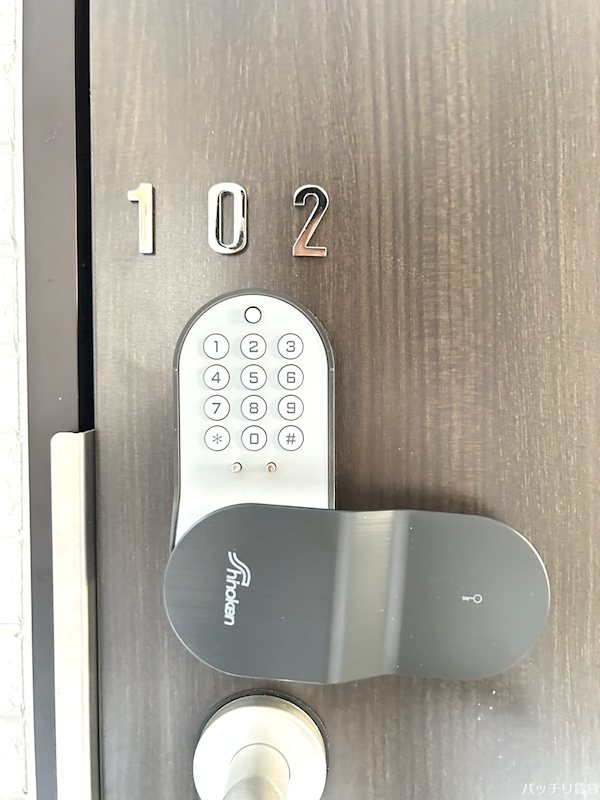 玄関　※同型タイプの為、現状を優先いたします
