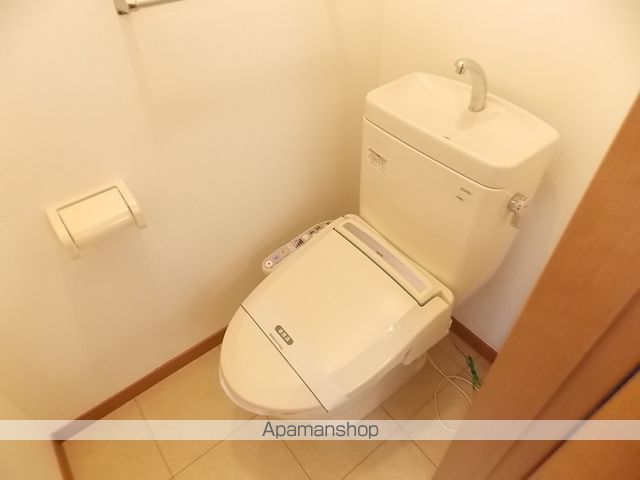名鉄小牧線 田県神社前駅 徒歩3分 2階建 築18年のトイレ写真