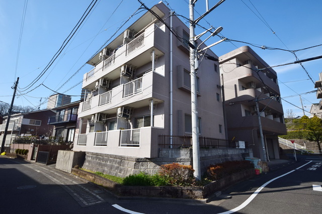 建物外観　～大学まで徒歩圏内です～