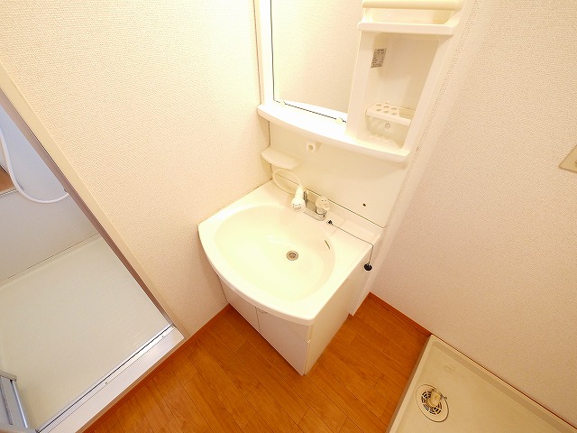 洗面設備　コンパクトで使いやすい洗面所