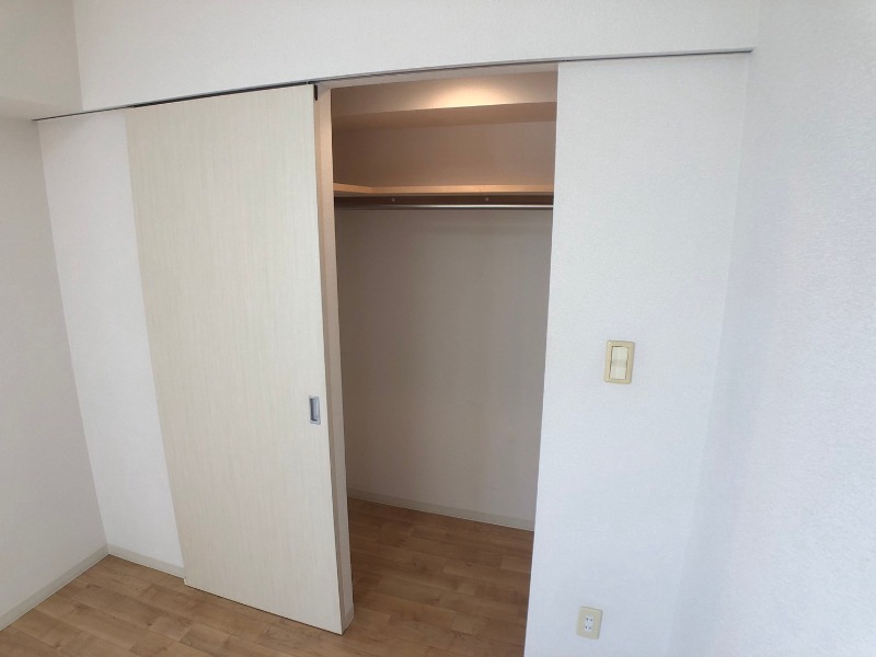 収納　寝室にあったクローゼット。荷物がたくさんあっても大丈夫。