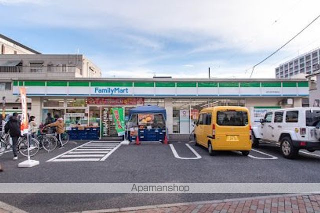 コンビニ　ファミリーマート東京成徳学園前店（コンビニ）まで195m