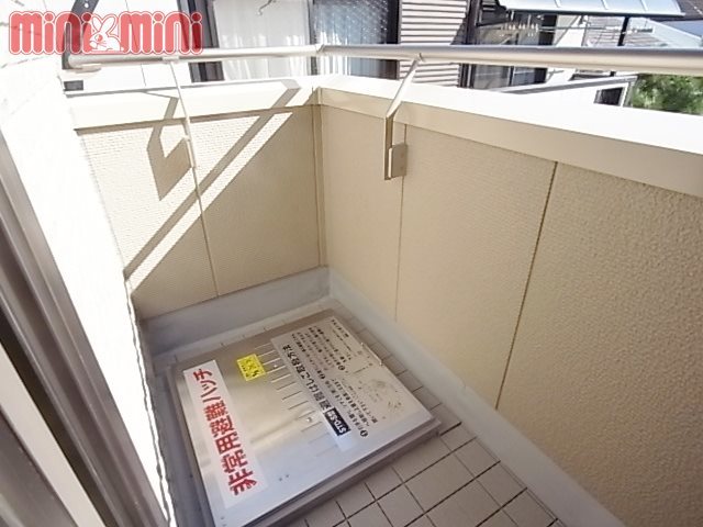 バルコニー　陽が良く差し込み洗濯物が良く乾きます