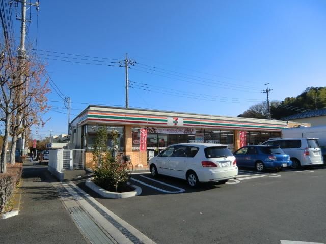 コンビニ　セブンイレブン（コンビニ）まで486m