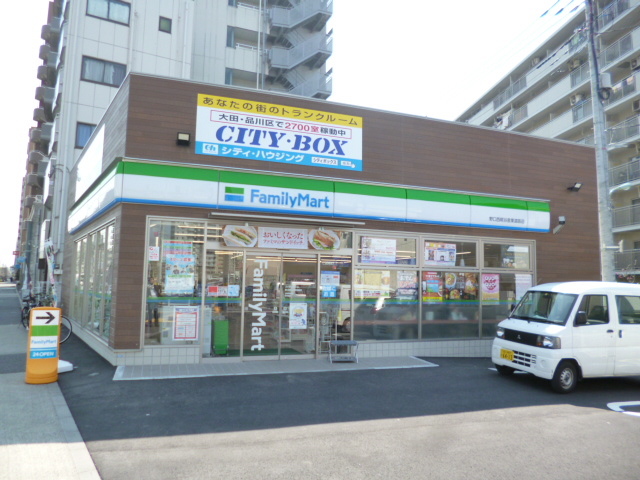 コンビニ　ファミリーマート（コンビニ）まで565m