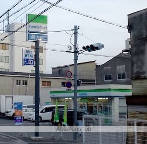 コンビニ　ファミリーマート（コンビニ）まで354m