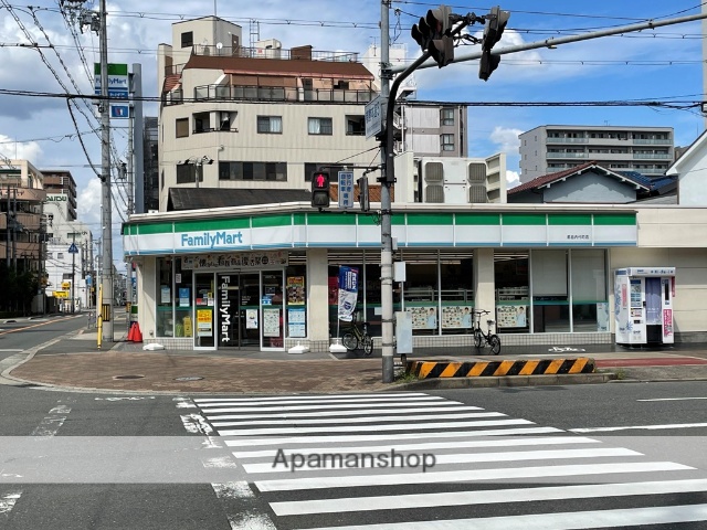 コンビニ　ファミリーマート（コンビニ）まで107m