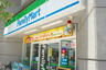 コンビニ　ファミリーマート新梅田スカイビル前店（コンビニ）まで261m