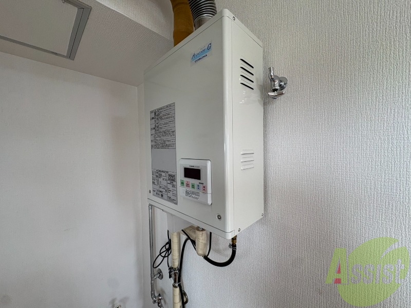 その他設備　給湯器は簡単操作で温度調整ができますよ。