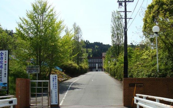 中学校　湖南市立石部中学校（中学校）まで1400m