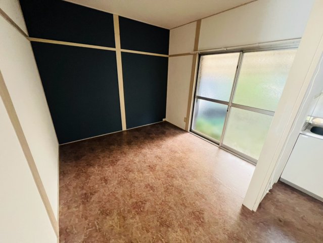 塩屋町9丁目戸建の居間写真