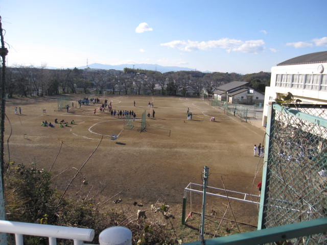 中学校　山内中学校（中学校）まで1500m