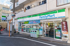 コンビニ　ファミリーマート 市谷台町店（コンビニ）まで520m