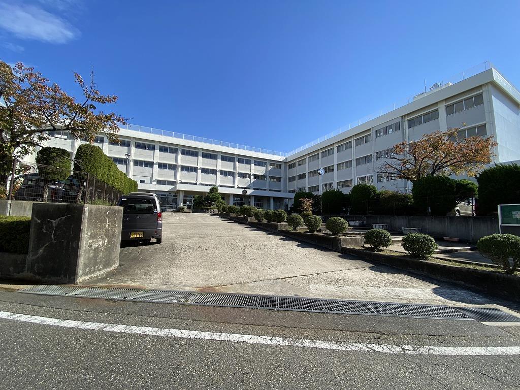 小学校　東青山小学校（小学校）まで837m