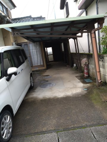 駐車場　物置にも、車庫にも。