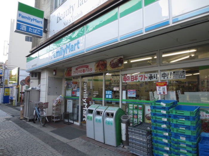 コンビニ　ファミリーマート（コンビニ）まで270m